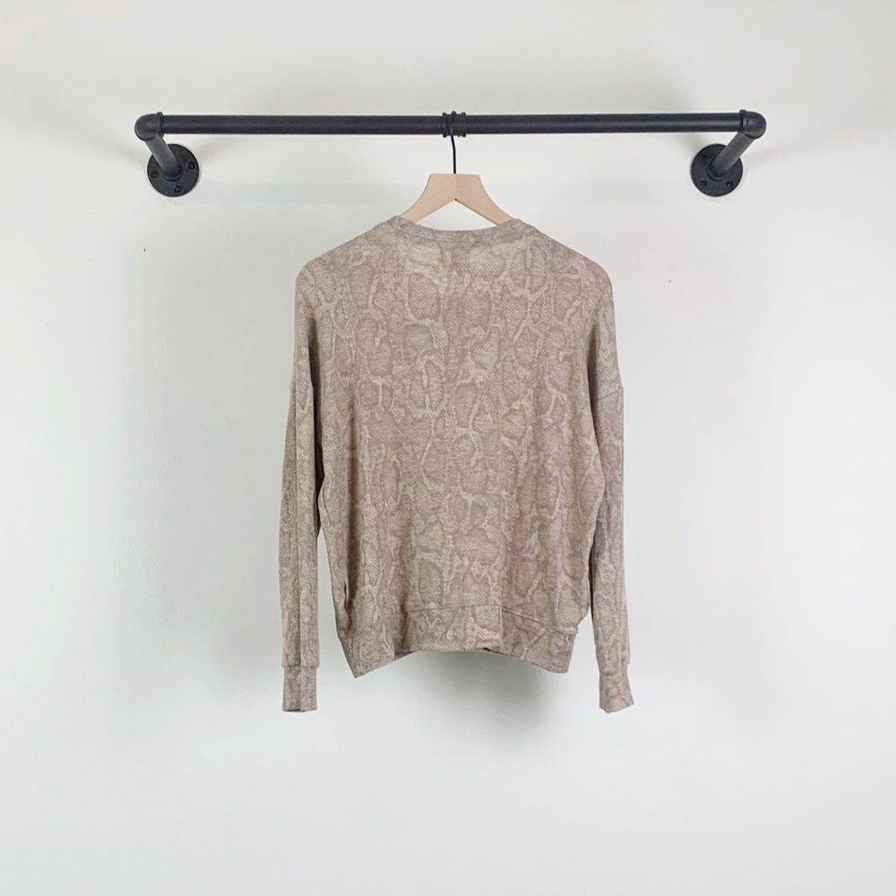 NWT Sundry Snaeskin Print Drapey Pullover Sweatshirt Sweater Neutral - Picture 7 of 7